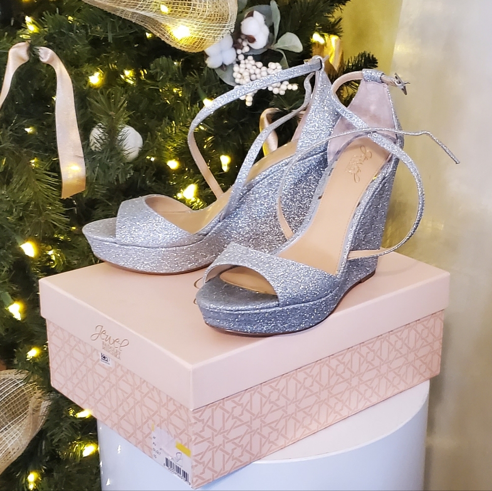 Badgley Mischka silver platform heels size 10